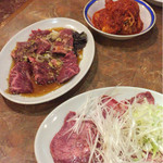 炭火焼肉 大将軍 - キムチとタンとなにか。