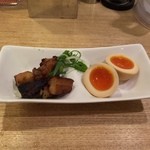 カーザ ルカ - 燻製チャーシュー＆玉子セット！  ラー博倶楽部会員ならば数量限定・先着順でなンと50円！  香りが良く、ついお酒を呑みたくなっちゃう