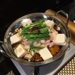 炭火焼鳥あずま - もつ鍋はこんな感じ