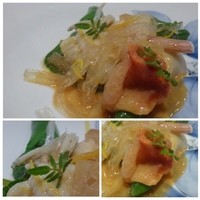 鮨 おさむ - ◆「ふぐの湯引き」「赤貝」「ゆり根」「白魚」
                  こちらにも春を感じる食材「白魚」が盛られています。