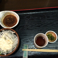 牛幸 本店 - 最初に提供されるセット