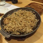 漁火 - イカの登板焼きの〆で
      ガーリックライスを
      
      これ絶品です（涙）