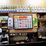 百萬石 - カウンター＝The 居酒屋の店内