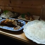 Tsumugi - 漁師の常連のお客様が釣って来たヒラメです‼煮付けにお刺身と頂きメチャメチャ美味しかったです(^o^)v