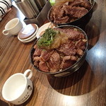 ichipondonosute-kihamba-gutakeru - １ｋｇ超（米８００＋肉３００ｇらしい）丼