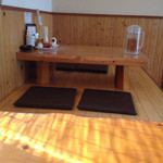 天照 - 右側の小上がり。