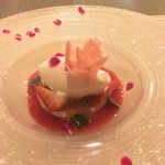 カーサ・デル・チーボ - パンナコッタと苺のスープ バラのソルベットを添えて