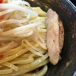 麺座 かたぶつ - 座長からサービス
      鶏チャーシューの
      切れ端