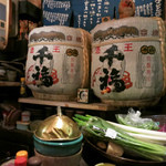 路傍 - 呉の銘酒 酒王 千福の樽酒