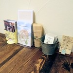 オーガニック洋菓子&ギフト こだわりぷりん エクリュ - テーブル。