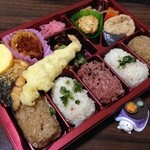 成城石井 - H.28.3.8.夜 3種のおこわ弁当 426円税別