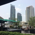 Riverside Terrace - テラス席からの景色