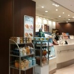 도토루 커피샾 사가 대학 의학부 부속 병원점 - 店内です。