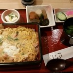 にいづ庵 - 玉子重８００円。