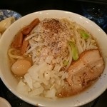 麺の坊 男晴れ - 豊橋ラーメン(醤油)¥780
背脂、玉ネギトピング♪