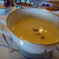 室 - ◆カリフラワーのスープ・・余計なお味付をせず、カリフラワーの旨みを生かしたスープ。