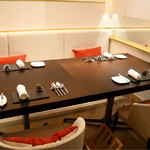 メゾン ルパン ミュラ - くつろげるテーブル席