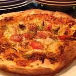 BEER　JUNKIE　MOTEL - トマトとアンチョビのピザ