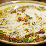 李湘潭 湘菜館 - 剁椒鱼头に米粉