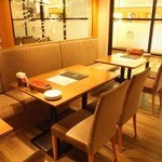 オイスターハウス静岡 - 片面ソファーの宴会席もございます♪