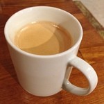 ムロマチカフェハチ - カフェラテに見えるがさにあらず、の有機コーヒー。クレマが豊かで美味しい。