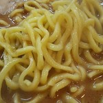 らーめん武道家 口 - 酒井の麺です。他店より太く感じましたが…