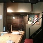 和酒BAL だんない - カウンターから入口を望む