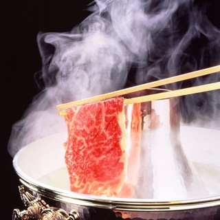 Sukiyaki/shabu-shabu shabu course where the skill of a skilled chef shines