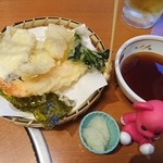 和食さと - 四季の一品　春の天ぷら盛り合わせ　529円（税込）