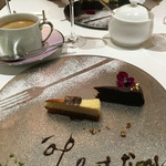 AdonisTtable - お誕生日月だったので、プレートにはメッセージが