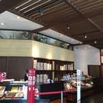 うなぎパイファクトリー　売店 - 売店店内