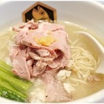 真鯛ほぐし真鯛らーめん　950円　めっちゃ”鯛感”が強い！美味い！