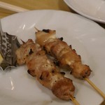 酒処・食処いいづか家 - 正肉塩、塩気は薄いです。