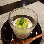 禅紫 - 16.03　イチゴのミルクプリン(350円)