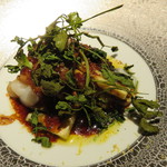 エクアトゥール - 前菜：フォアグラとタケノコ、ミル貝のソテー、生姜とレモンの赤ワインソース2