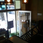 昭和堂 - 中二階の喫茶部から店頭