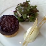 ル・ジュー・ドゥ・ラシエット  - 青林檎入りのブーダン ノワールのタルト　グラニースミスのアイス