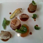 ル・ジュー・ドゥ・ラシエット  - 長野県産　兎　部位による様々な調理法　背肉のロニョナードと腿肉のクロケット　ヴァンジョーヌ風味のジュドラパン