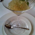 ル・ジュー・ドゥ・ラシエット  - 白桃のコンポート　モヒートのジュレ　ヨーグルトのソルベ