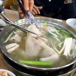 공릉 닭한마리 - 仲居さんの笑顔とジャッキジャッキに刻まれていく鶏男～