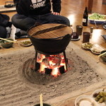 いわや - 囲炉裏を囲みながら