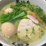 博多鶏ソバ 華味鳥 - 華味水炊きラーメン 華味卵半熟味玉入り