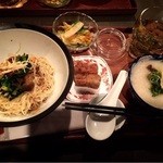 香港甜品店 甜蜜蜜 - 
      きのことにらの和え麺＆ハーフサイズのお粥セット　1280円