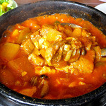 コッテジ - 「カキ入り豆腐チゲランチ（辛い）」のメイン（２０１６年３月）