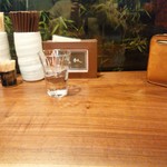 濃厚魚介らぅ麺 純 - 新しくできた外向きのカウンターテーブル。