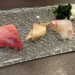 Sushi Dining Kugi - 刺身は中トロ、真鯛、ホッキ貝