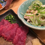 Okinawa Retoro Sakaba Nomusan - 馬刺しと鶏皮ポン酢