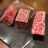 加藤牛肉店シブツウ - 赤身３種盛り合わせ　トモサンカク・カメノコ・シンシン