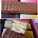 ベルン - ◆スイートチョコレート、ヘーゼルナッツチョコレート、ミルクチョコレートの3種が入っています。
どれも美味しいですけれど、ミルクチョコレートが好みでした。