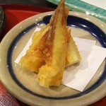 天ぷら わかやま - 生の筍をしっかりと揚げた逸品。穂先の苦味も程よく楽しめます‼